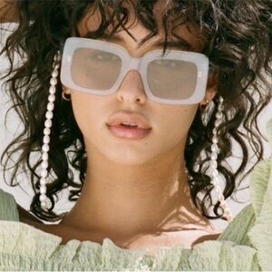 Genuine Freshwater Pearl Beaded Sunglasses Leash
Glasses Chain Strap